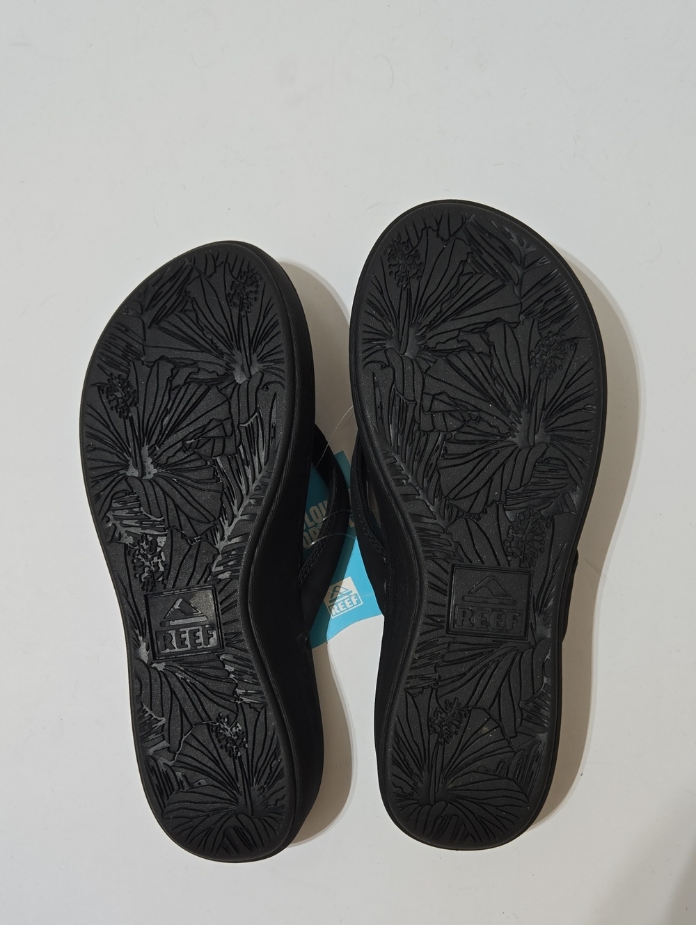 REEF Women's Cushion Cloud Flip Flops - Picture 5 of 9